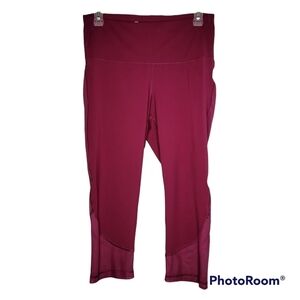 ALL IN MOTION Contour Curvy High Waisted Capri Leggings